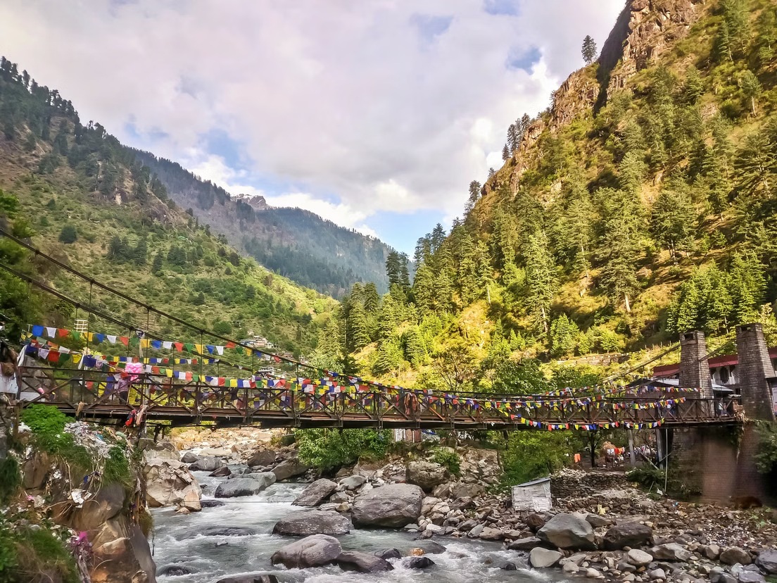 Kheerganga trek bridge