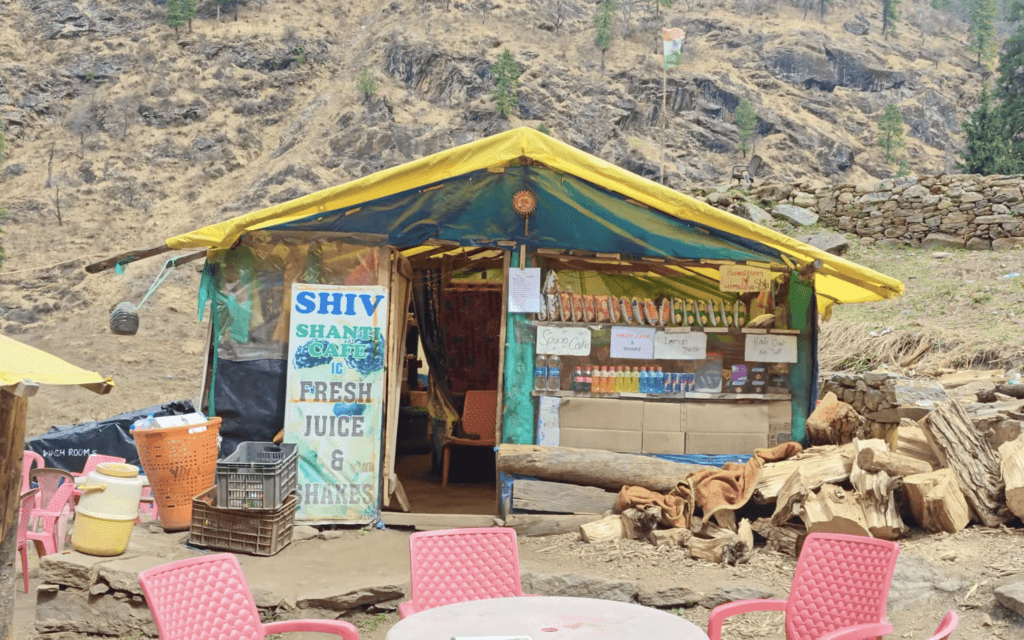 Cafes on Kheerganga trail
